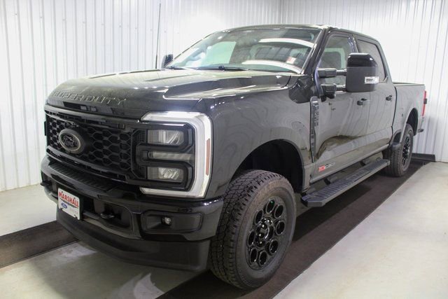 Used 2025 Ford F350 Lariat w/ Black Appearance Package image 3