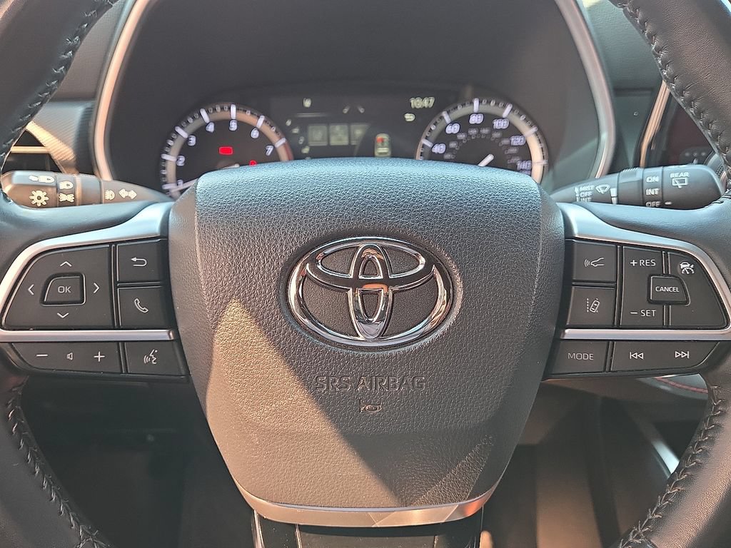 Used 2022 Toyota Highlander XSE FWD image 29