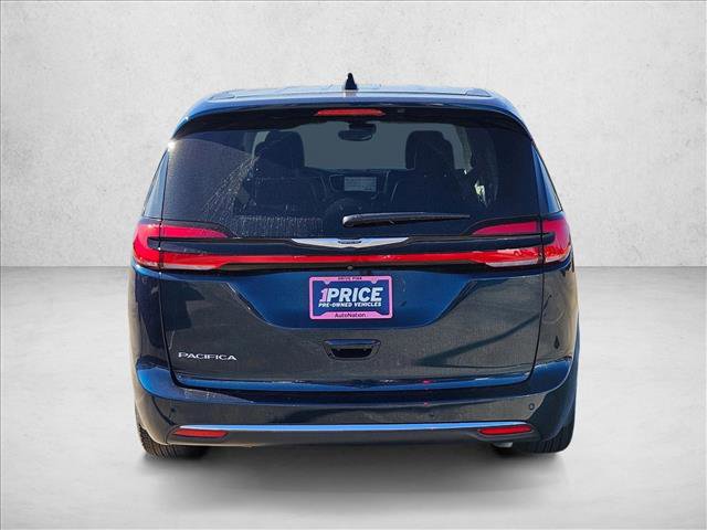 Used 2023 Chrysler Pacifica Touring-L image 6