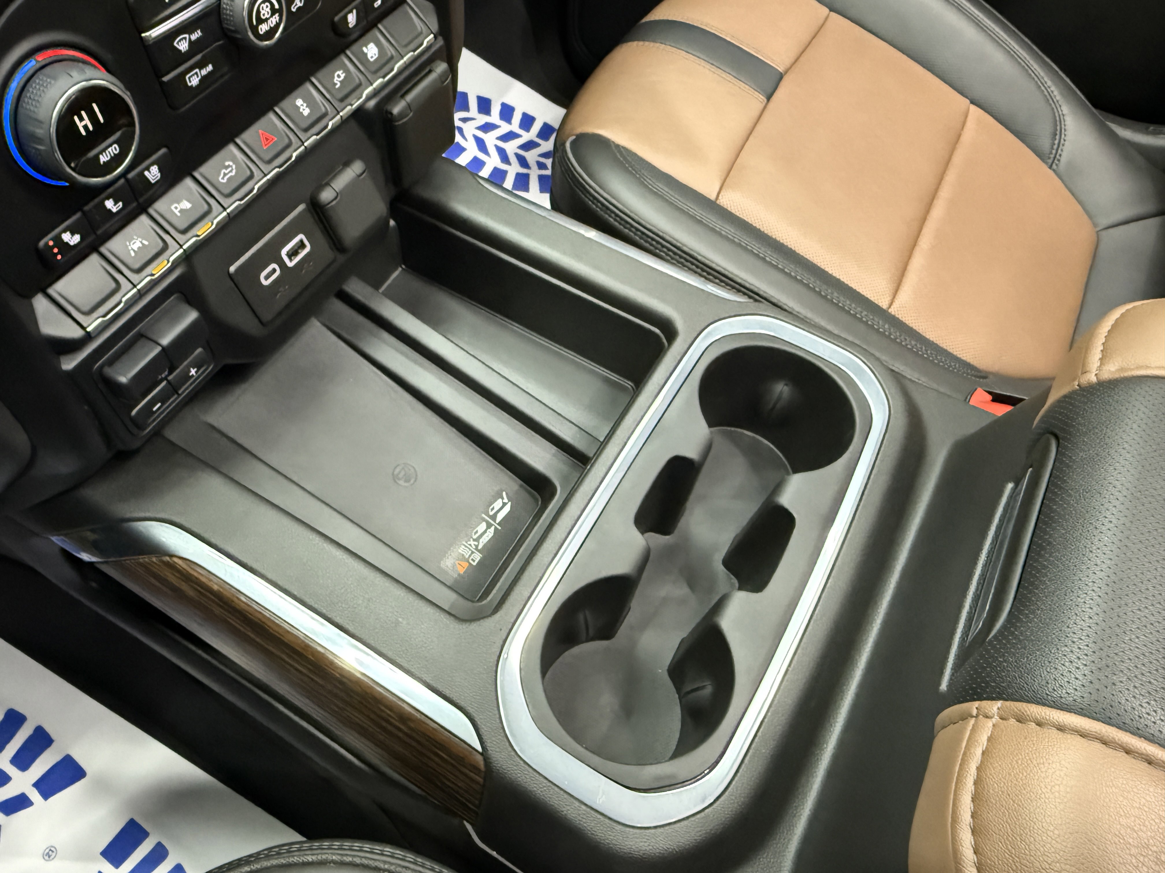 Used 2022 Chevrolet Silverado 1500 High Country w/ Technology Package image 24