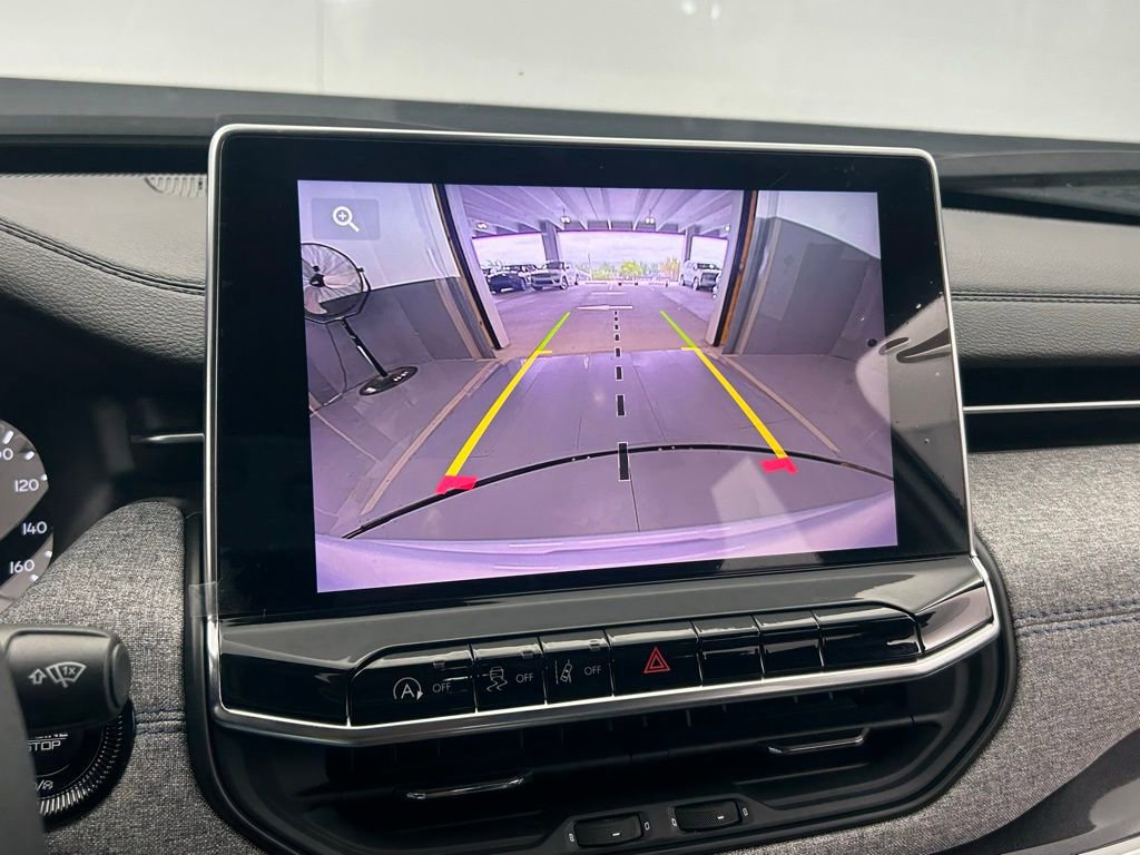 Used 2024 Jeep Compass Latitude AWD/4WD image 18