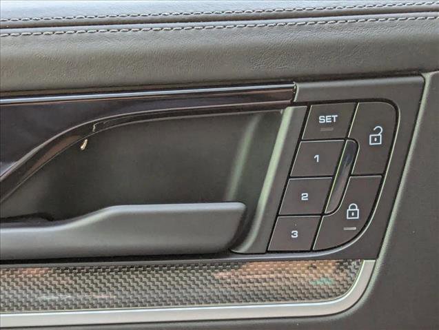 Used 2024 Porsche Cayenne Turbo AWD/4WD image 18