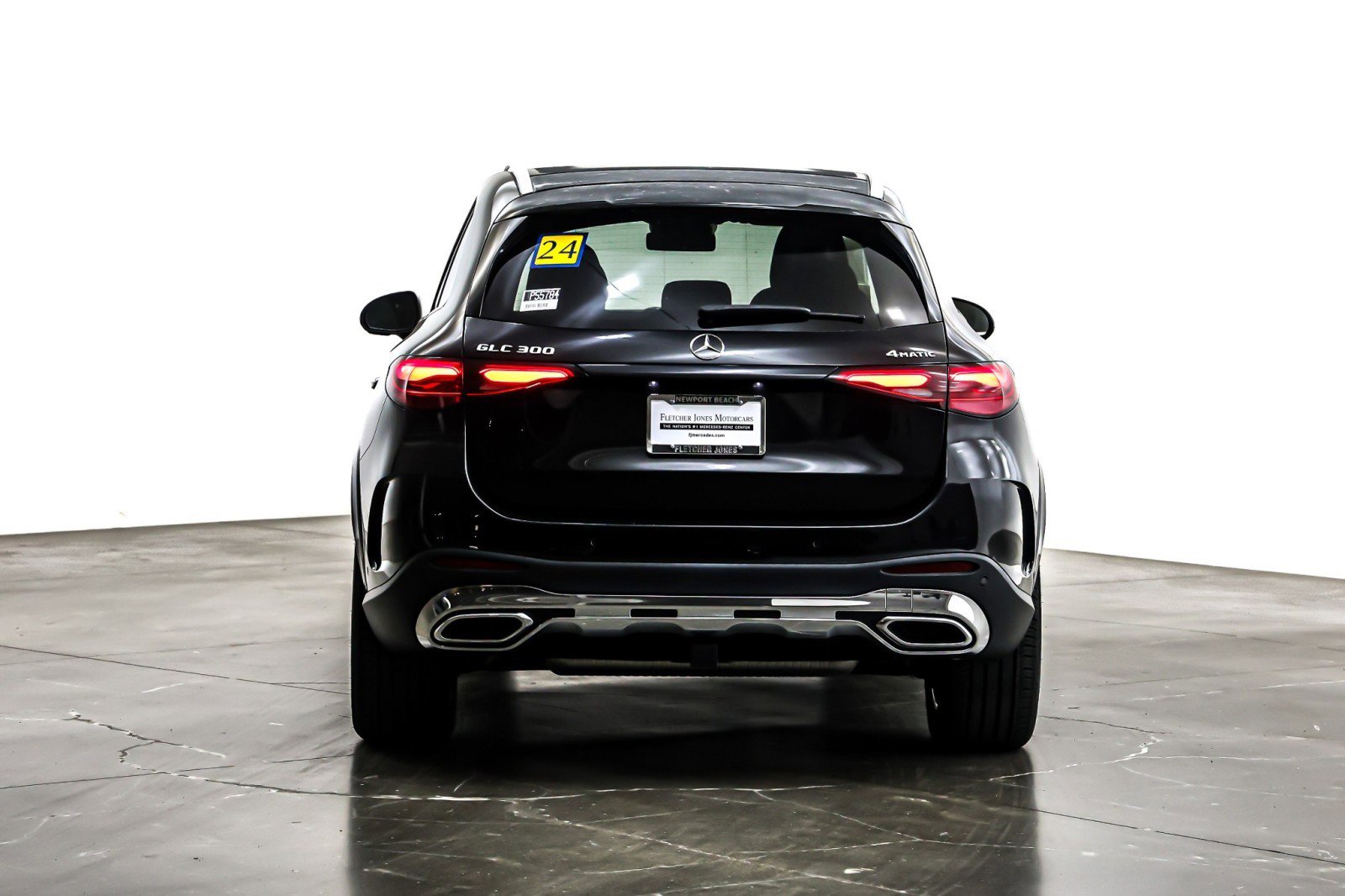 Used 2024 Mercedes-Benz GLC 300 4MATIC w/ AMG Line image 4