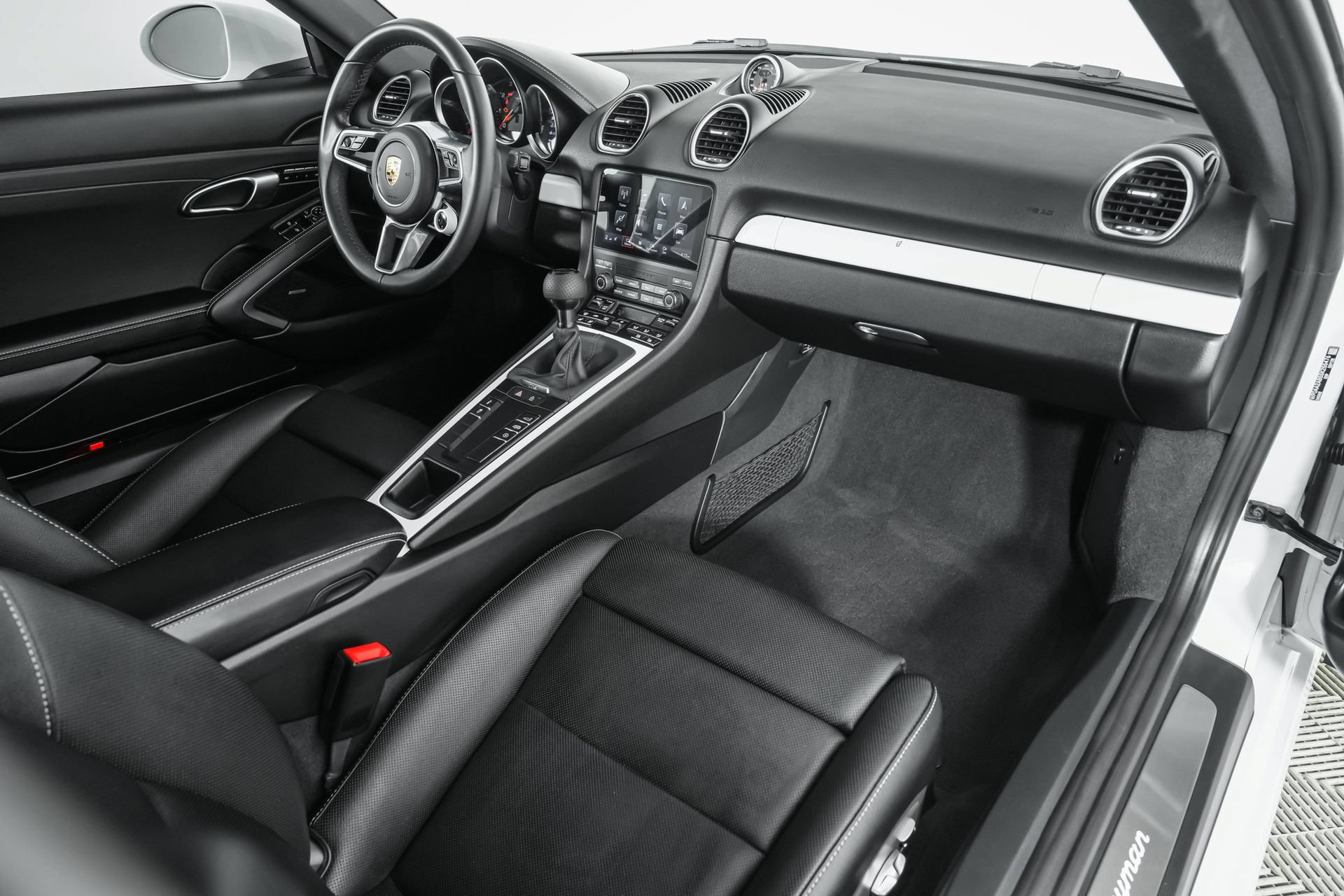 Used 2025 Porsche 718 Cayman RWD image 4