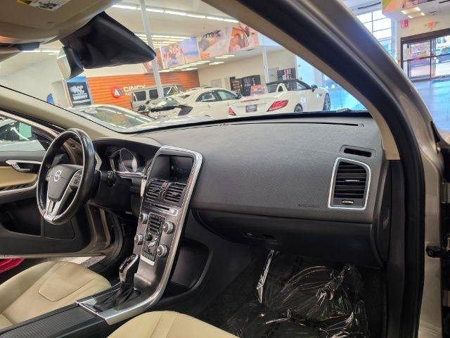 Used 2016 Volvo XC60 T5 Premier w/ Climate Package AWD/4WD image 9