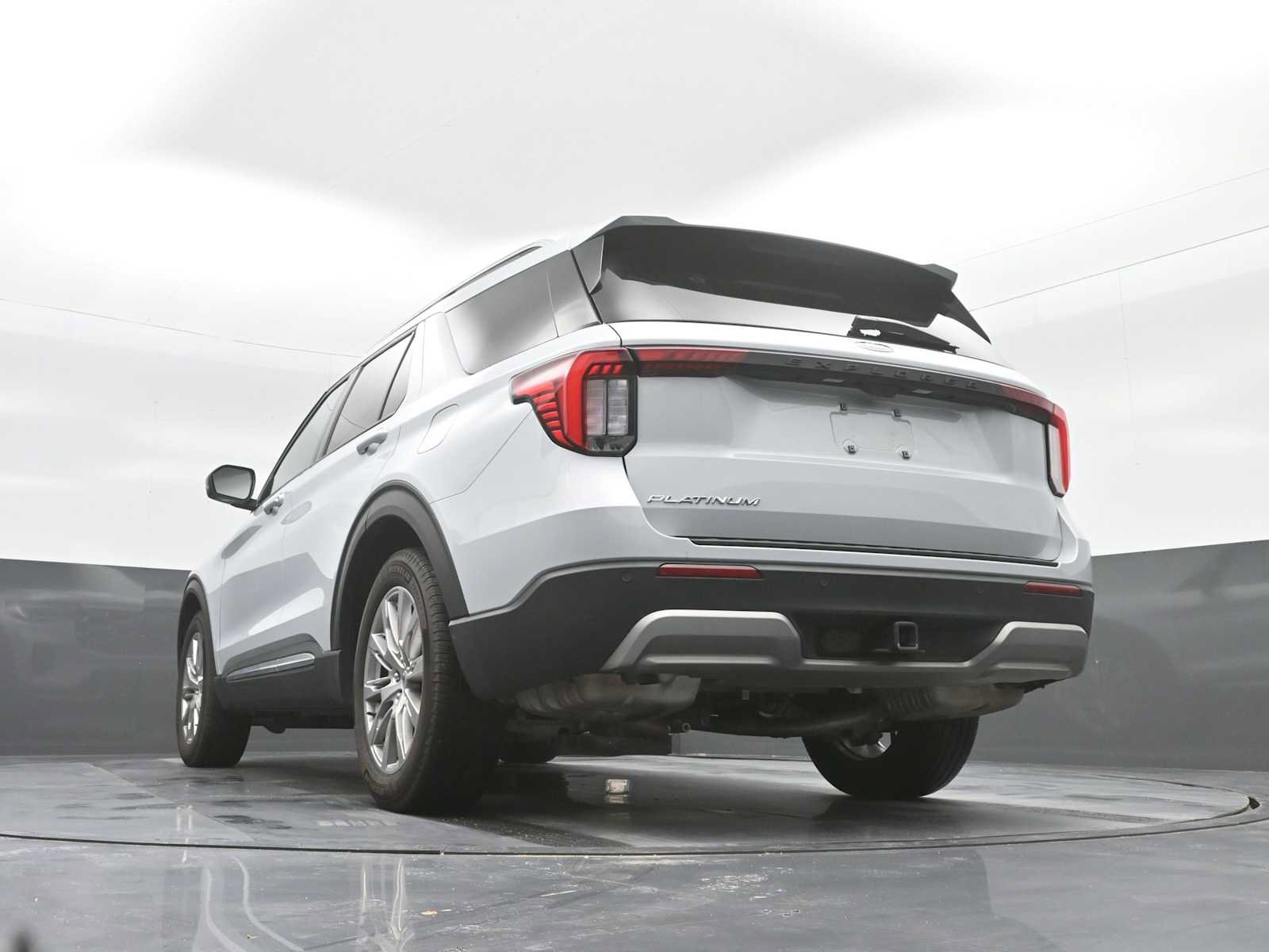 Used 2025 Ford Explorer Platinum image 33