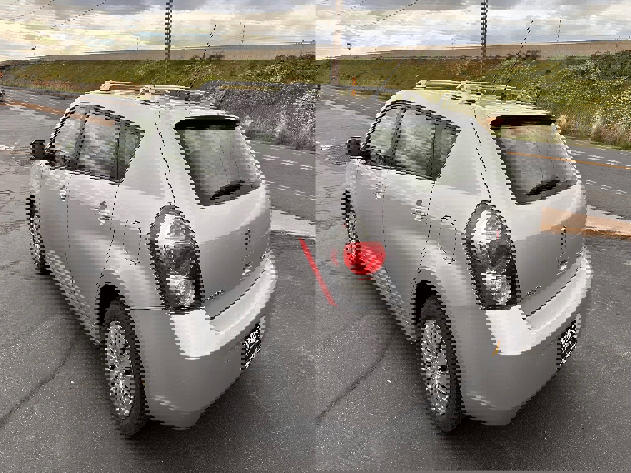 Used 2009 Pontiac Vibe AWD w/ Preferred Package image 4