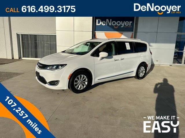 Used 2018 Chrysler Pacifica Touring-L image 1