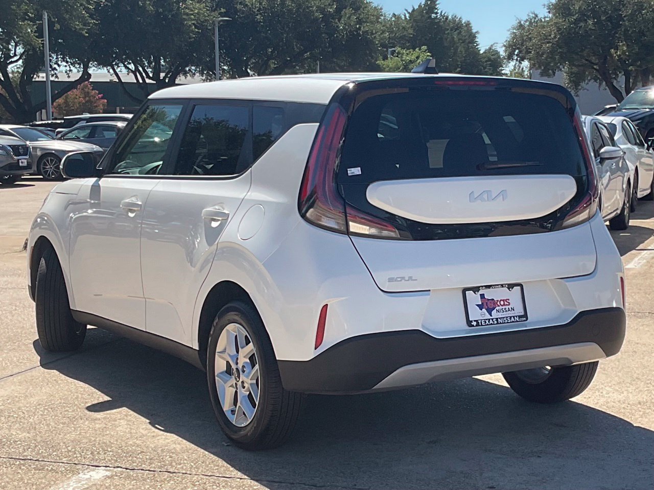Used 2025 Kia Soul LX w/ LX Technology Package FWD image 6