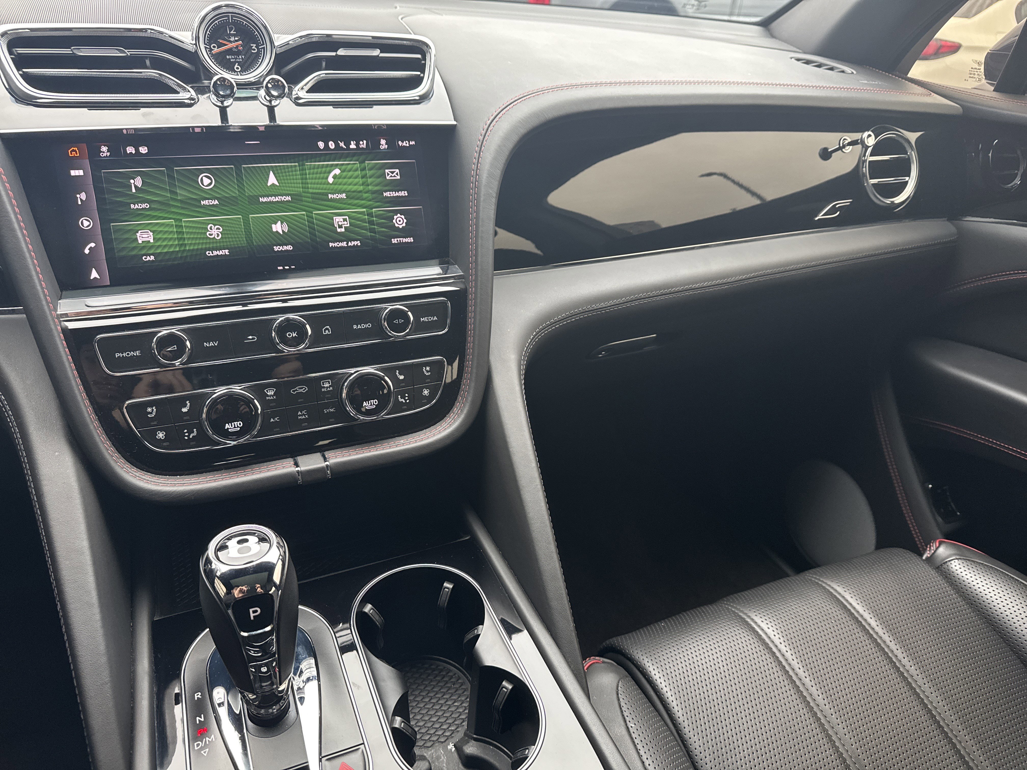 Used 2022 Bentley Bentayga image 22