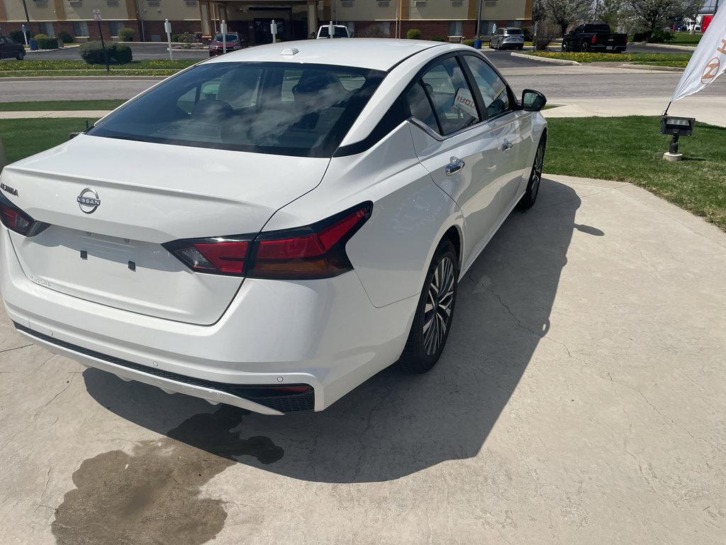 Used 2025 Nissan Altima 2.5 SV FWD image 5