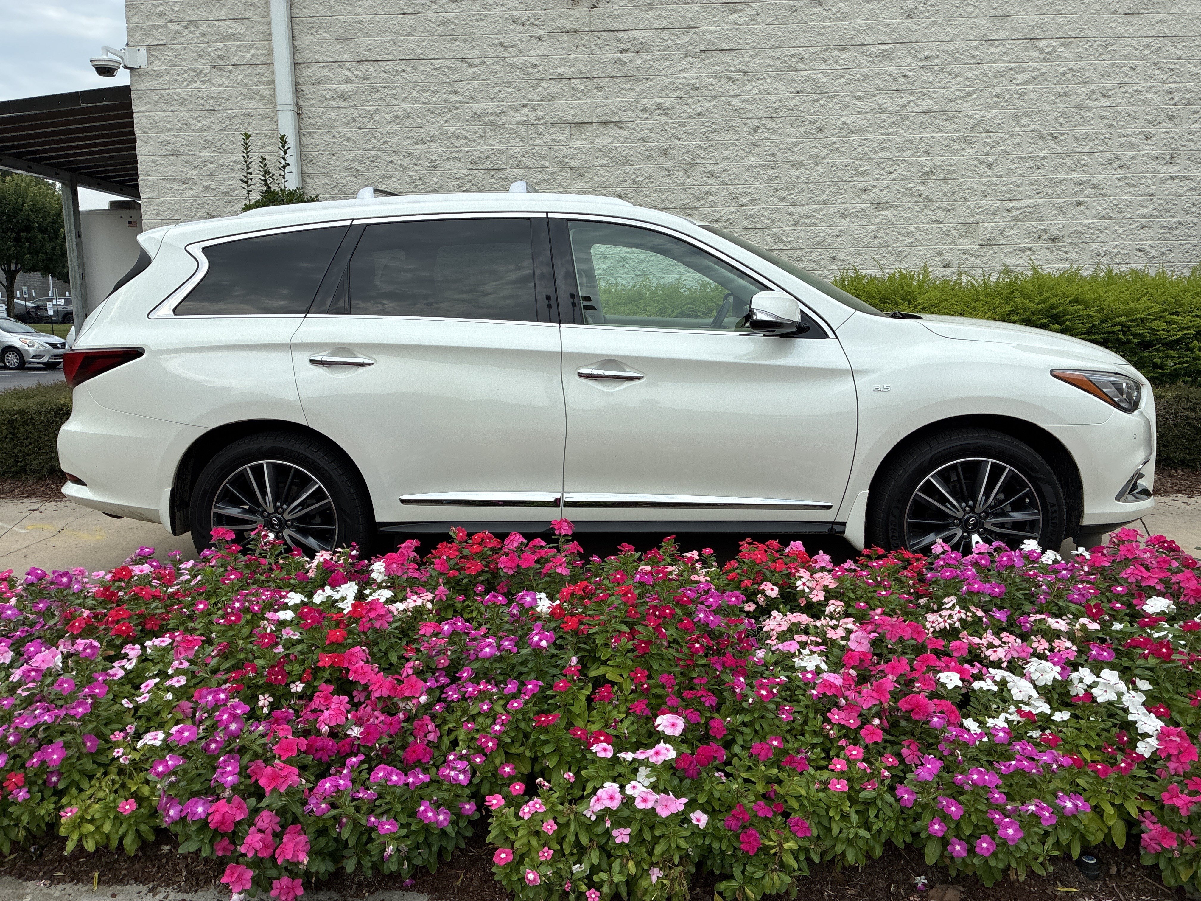Used 2020 INFINITI QX60 Luxe w/ Sensory Package FWD image 9
