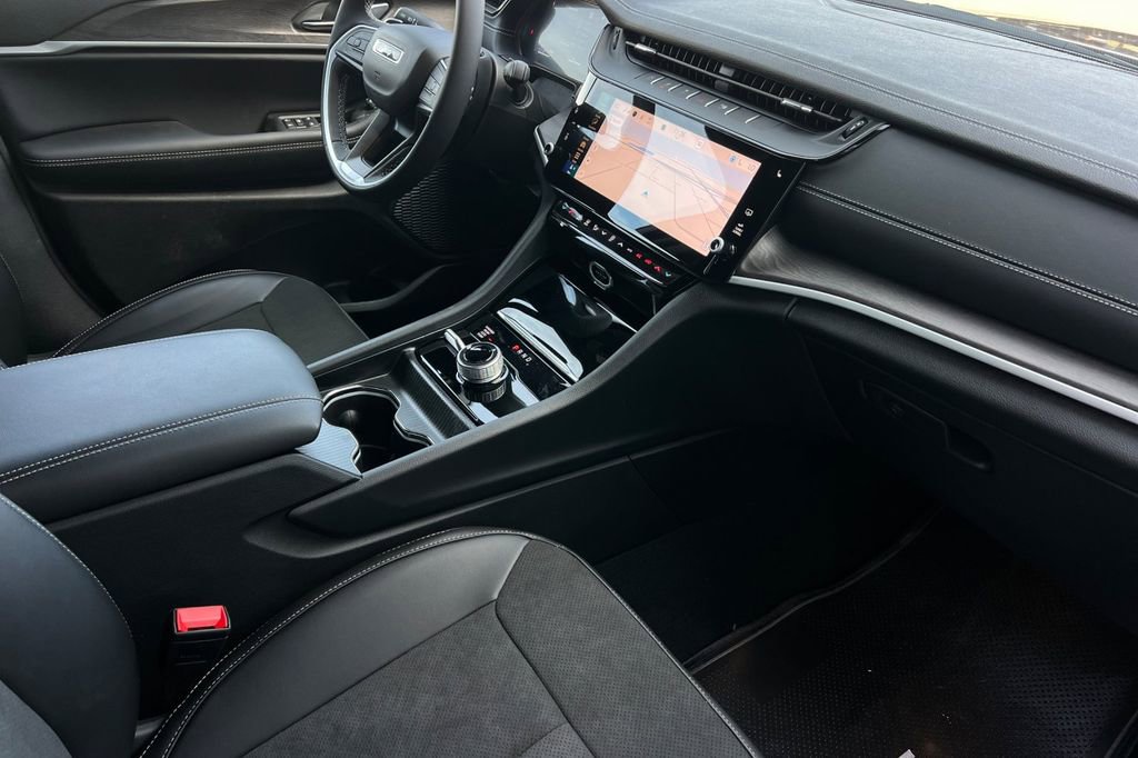 New 2026 Jeep Grand Cherokee Altitude image 16