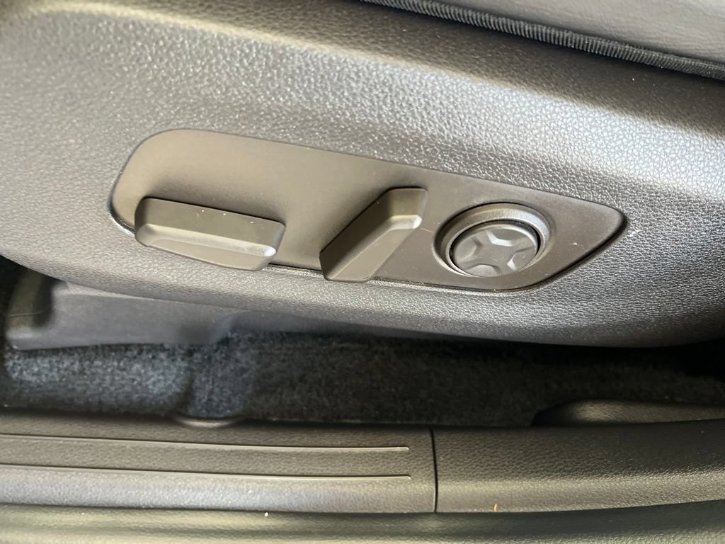 Certified 2025 Kia Carnival FWD image 47
