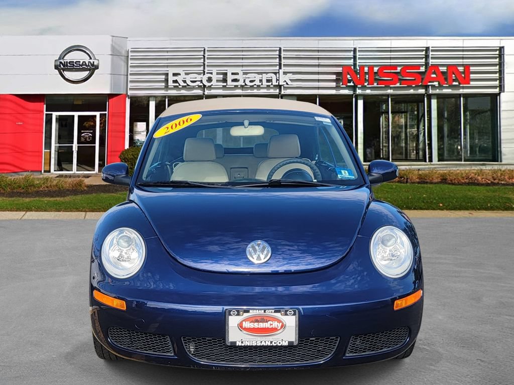 Used 2006 Volkswagen Beetle Convertible w/ Package 1 FWD image 2