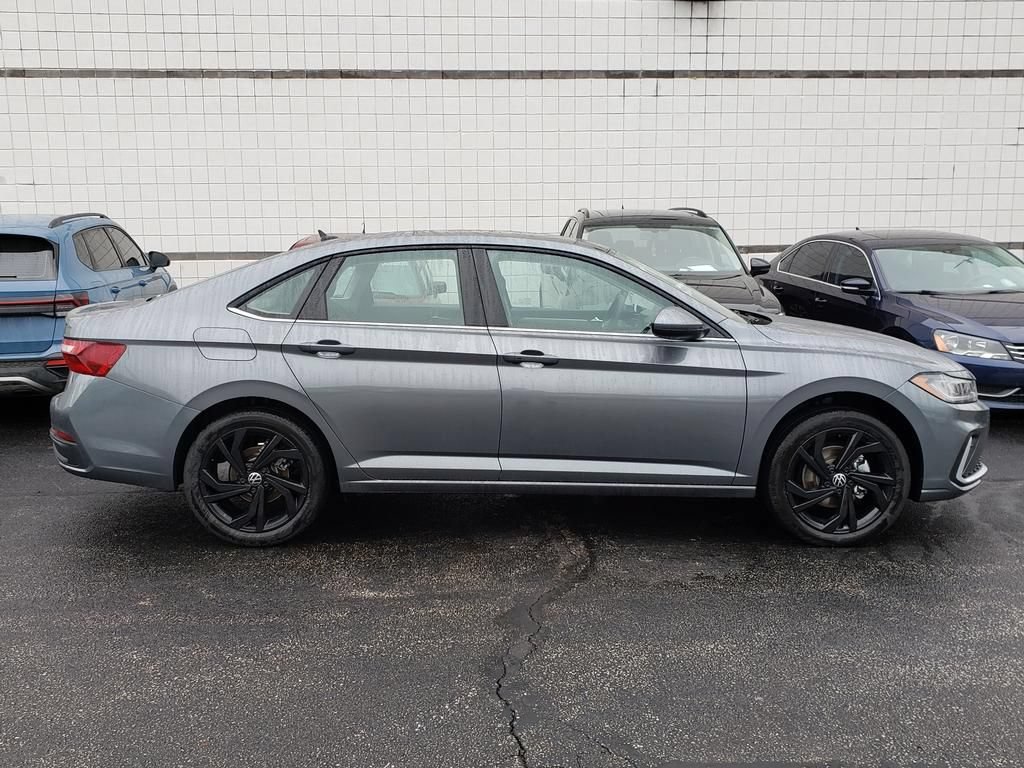 New 2026 Volkswagen Jetta SE FWD image 2