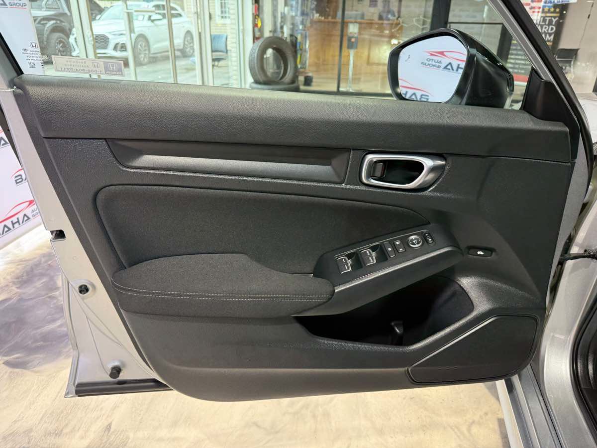 Used 2025 Honda Civic Sport image 33
