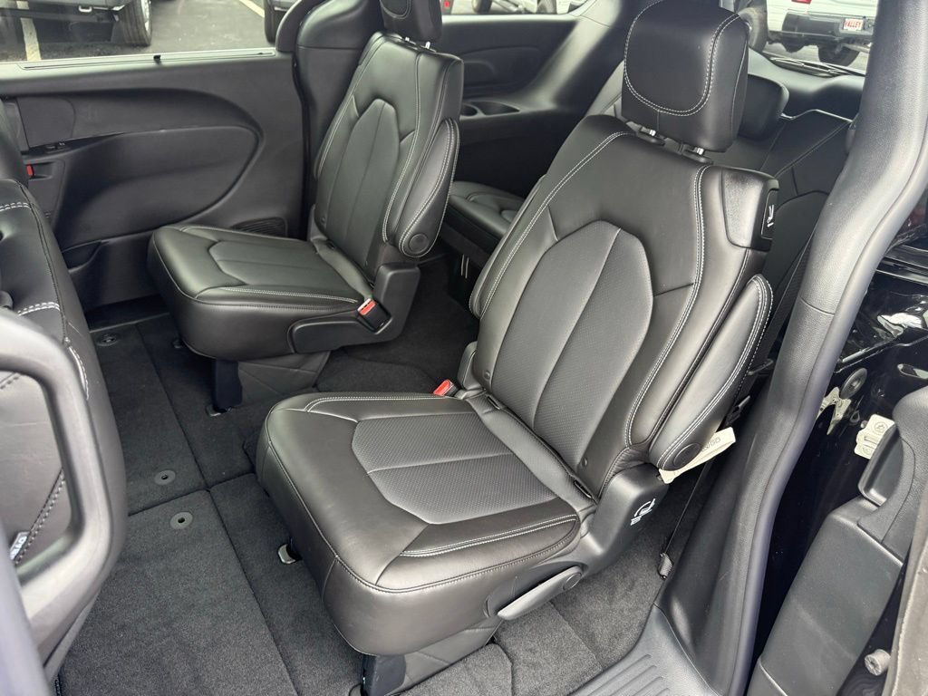 New 2027 Chrysler Pacifica Select FWD image 27