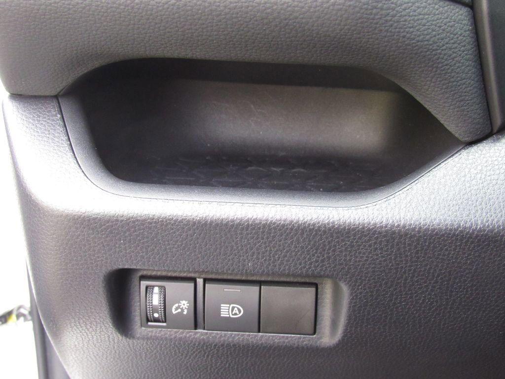Used 2024 Toyota RAV4 LE AWD/4WD image 30