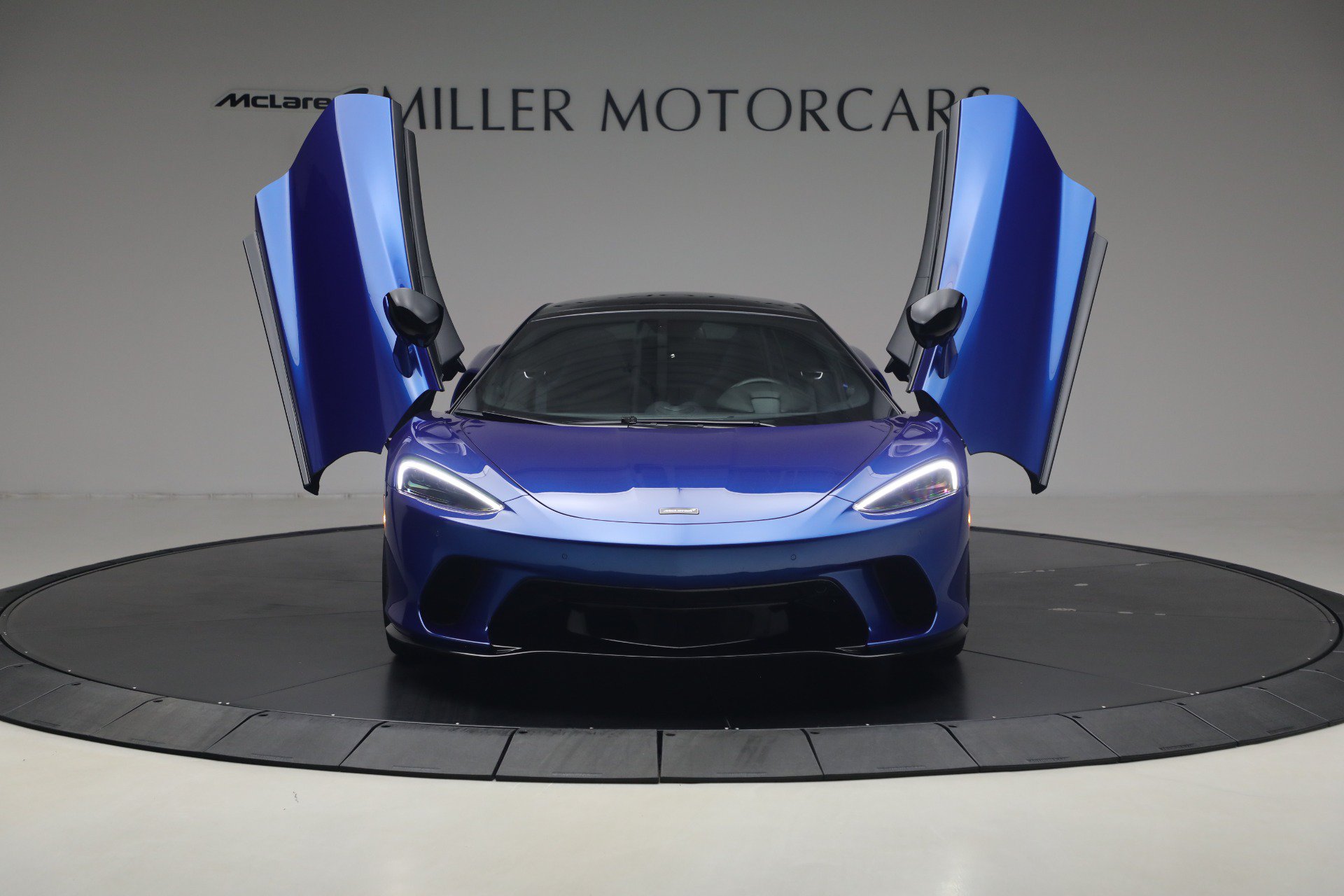 Used 2023 McLaren GT RWD image 14