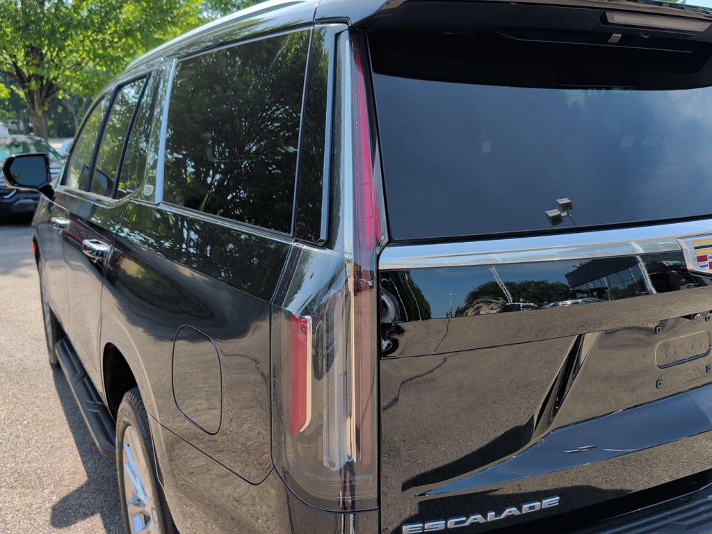 Used 2023 Cadillac Escalade Premium Luxury AWD/4WD image 43
