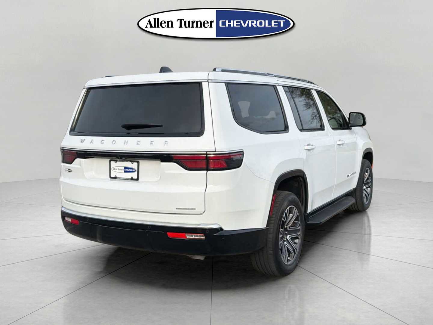 Used 2024 Jeep Wagoneer Series II w/ Flexible Seating Group image 4