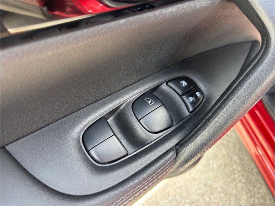 Used 2020 Nissan Rogue Sport SV FWD image 20