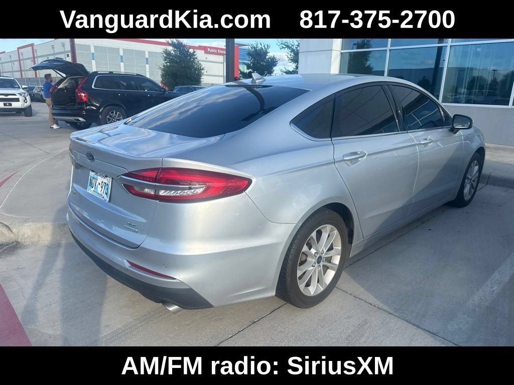 Used 2019 Ford Fusion SE FWD image 3