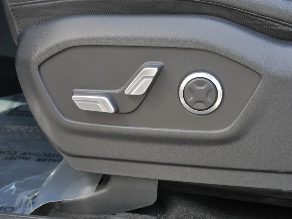 Used 2025 Hyundai Santa Fe Limited image 21