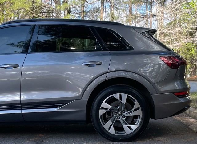 Used 2021 Audi e-tron Premium w/ Convenience Plus Package image 6