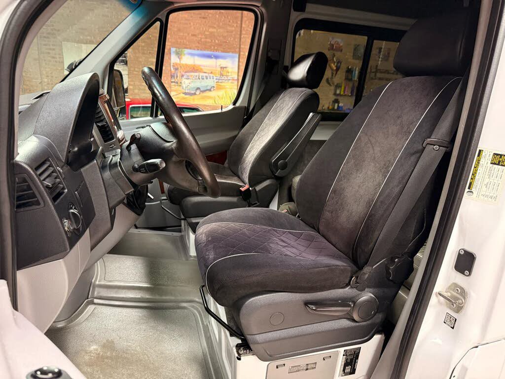 Used 2015 Freightliner Sprinter 2500 RWD image 20