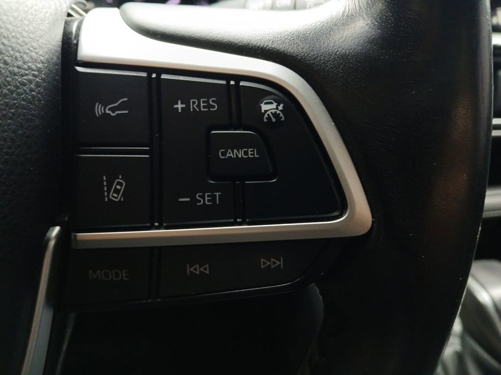 Used 2022 Toyota Highlander XLE FWD image 25