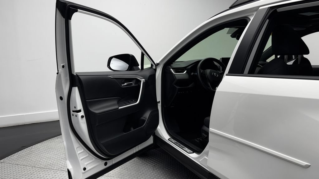Used 2023 Toyota RAV4 SE w/ Weather & Moonroof Package AWD/4WD image 20