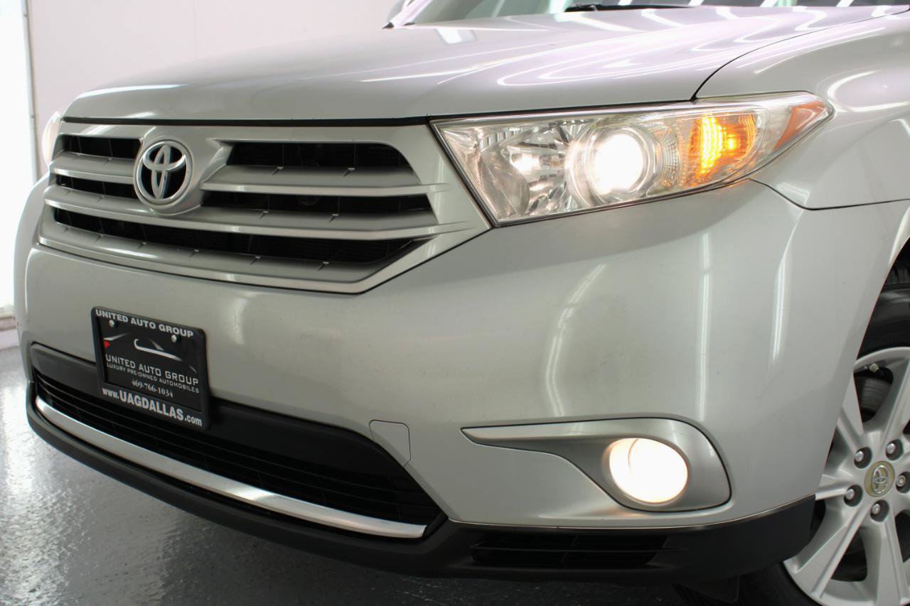 Used 2011 Toyota Highlander SE w/ Tow Pkg FWD image 21