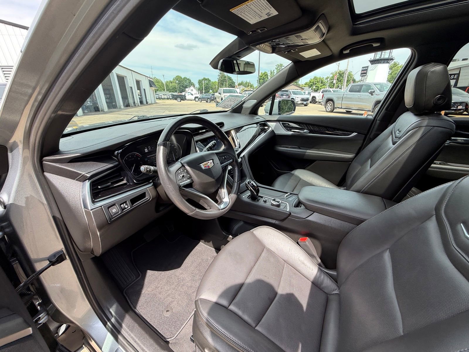Used 2023 Cadillac XT6 Premium Luxury AWD/4WD image 25