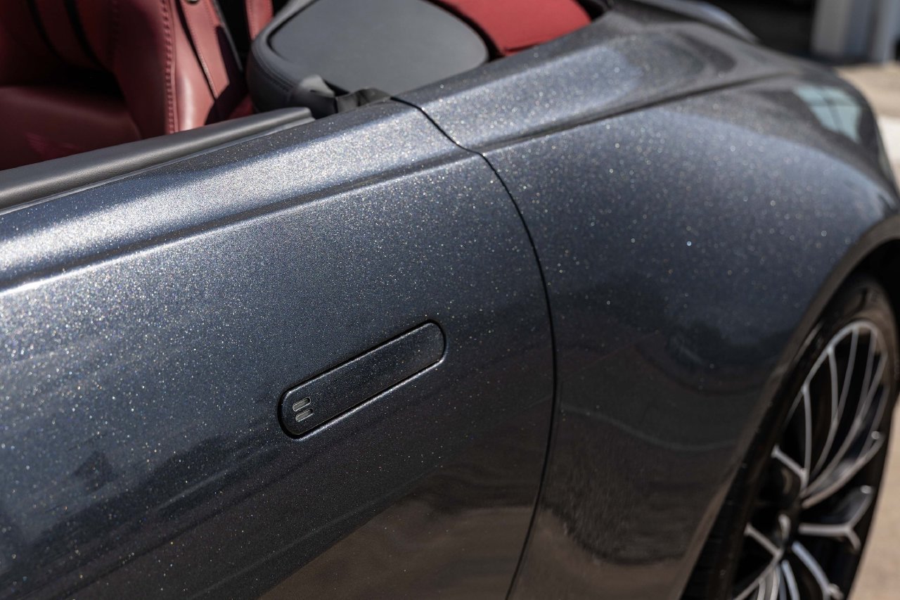 Used 2023 Aston Martin V8 Vantage Roadster RWD image 23