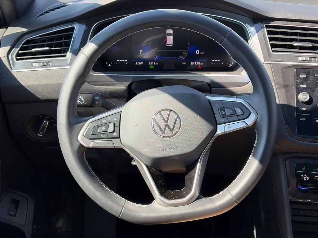 Used 2024 Volkswagen Tiguan SE w/ Panoramic Sunroof Package image 13