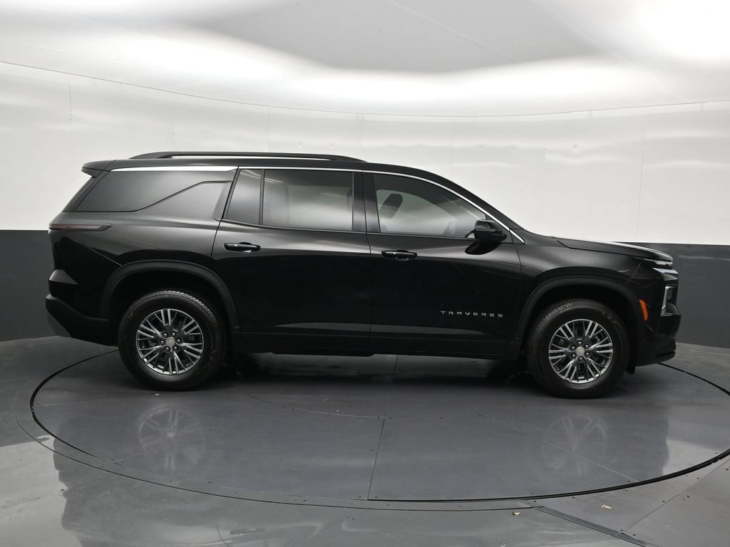 Used 2026 Chevrolet Traverse LT FWD image 7
