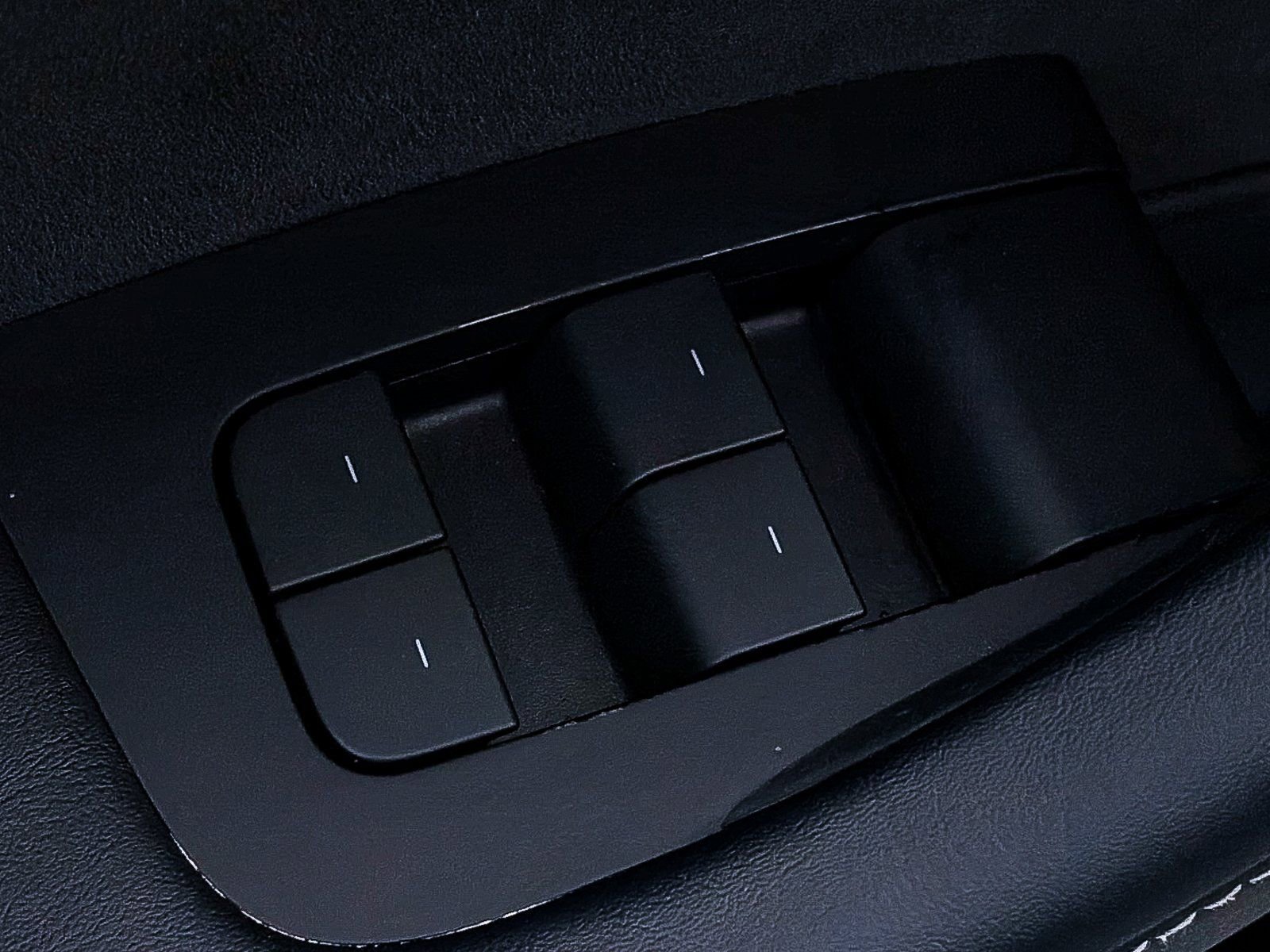 Used 2023 Tesla Model 3 Standard Range image 16