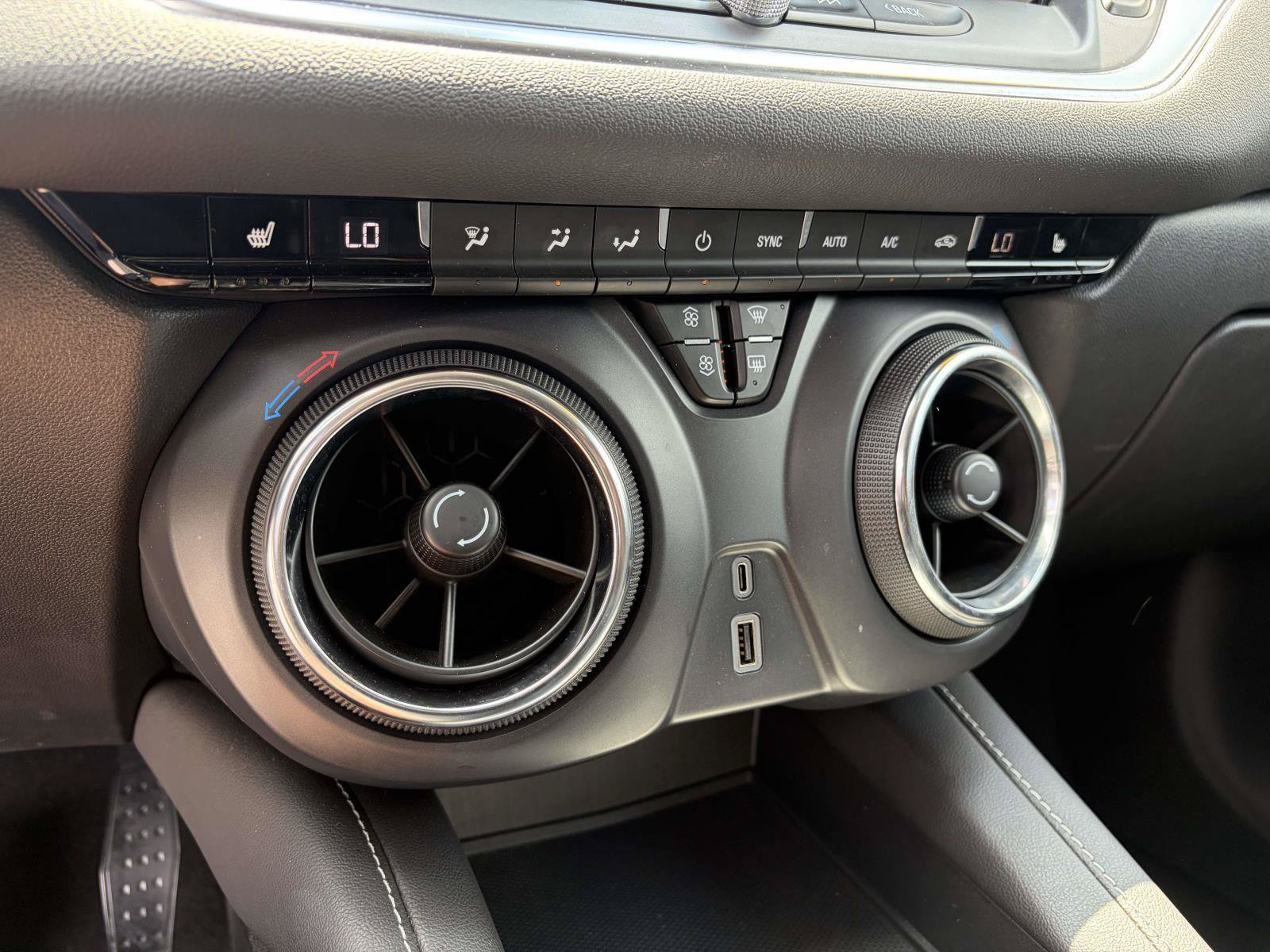 Used 2025 Chevrolet Blazer LT FWD image 13