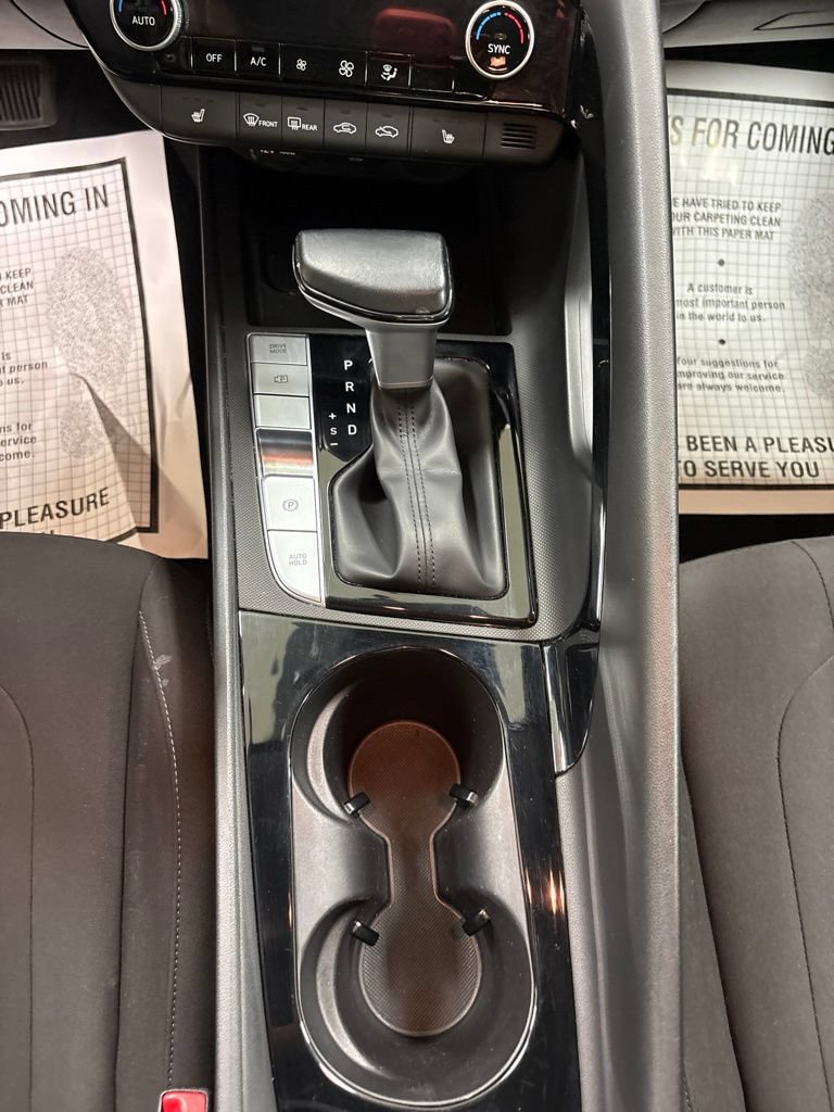 Used 2025 Hyundai Elantra SEL FWD image 13