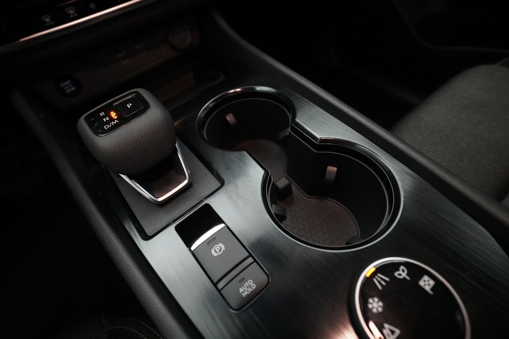 Certified 2025 Nissan Rogue SV image 17