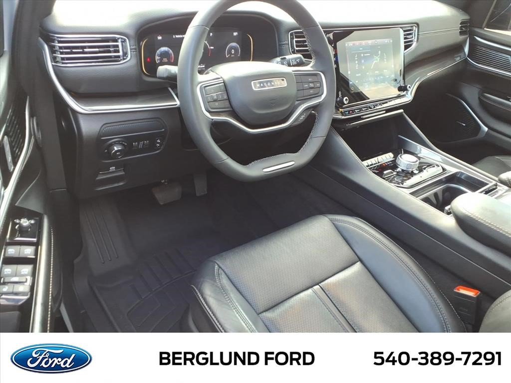 Used 2023 Jeep Wagoneer 4WD w/ Premium Group I image 21