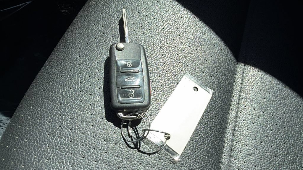 Used 2013 Volkswagen Jetta SE FWD image 28