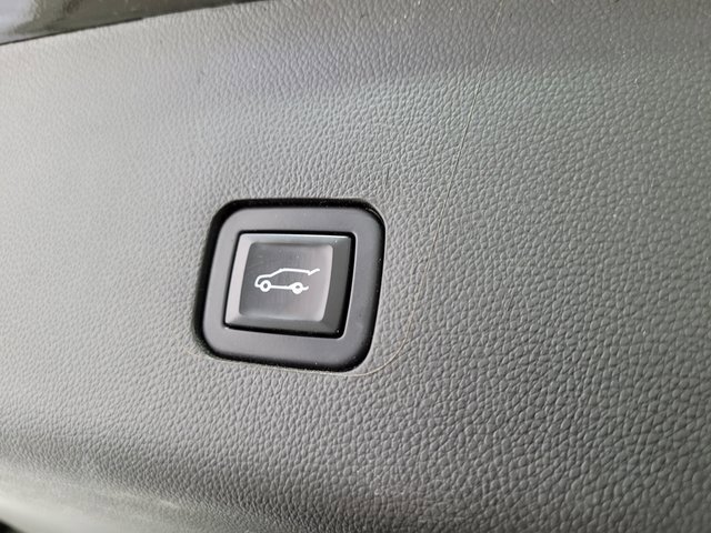 Used 2022 Chevrolet Traverse LT image 52