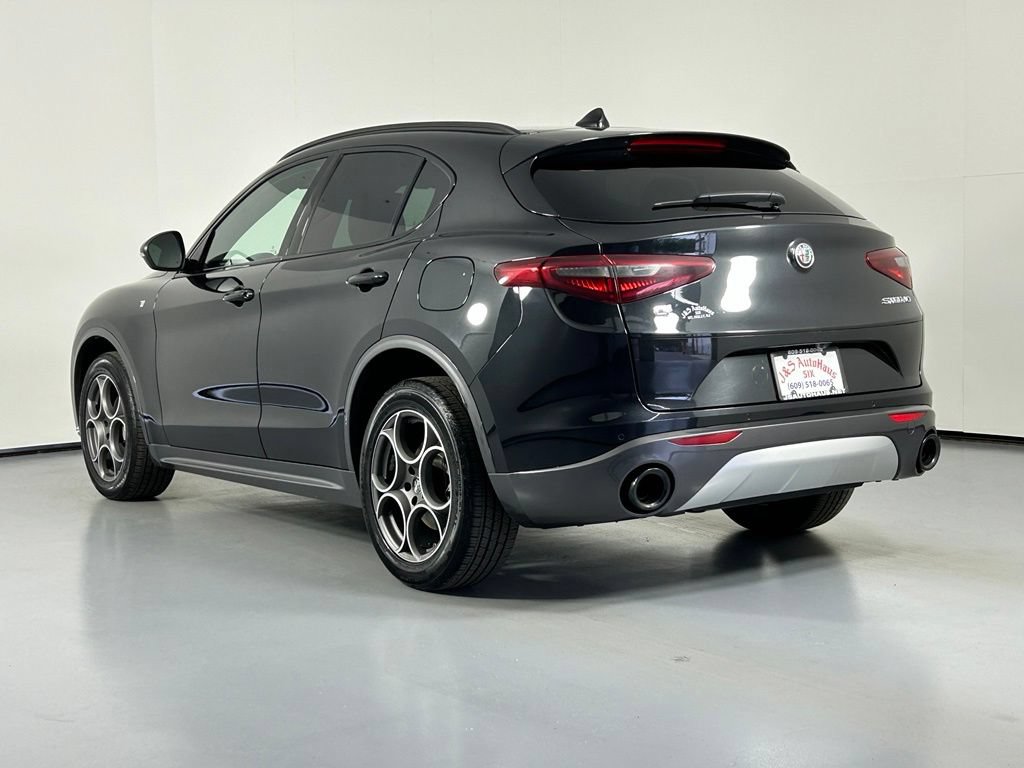 Used 2023 Alfa Romeo Stelvio Ti AWD/4WD image 5