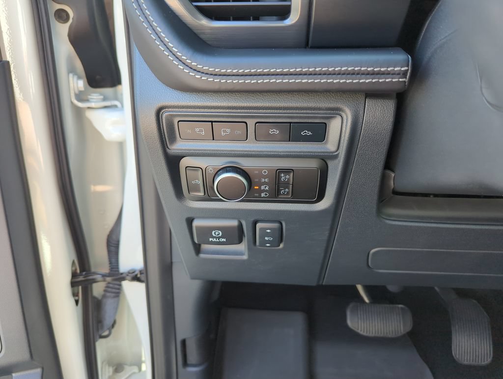 Used 2023 Ford F150 Lightning Platinum AWD/4WD image 19