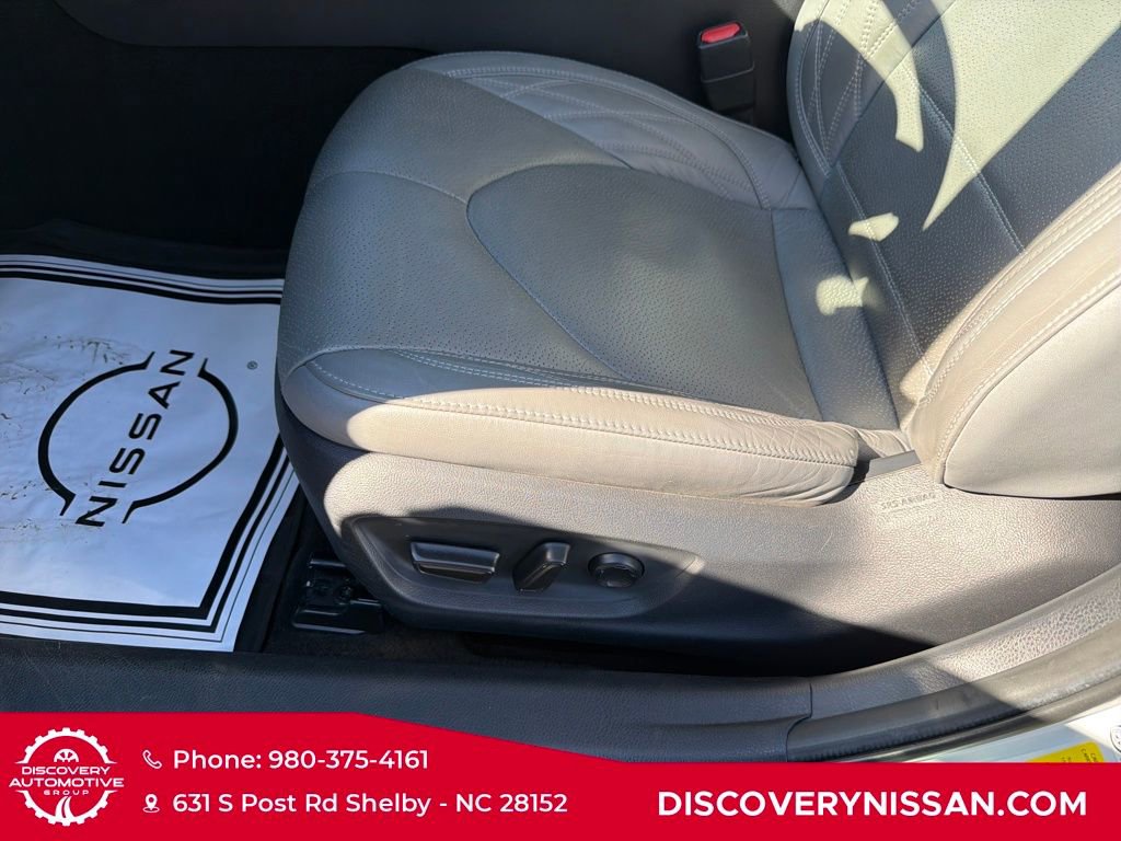 Used 2020 Toyota Avalon Limited image 14