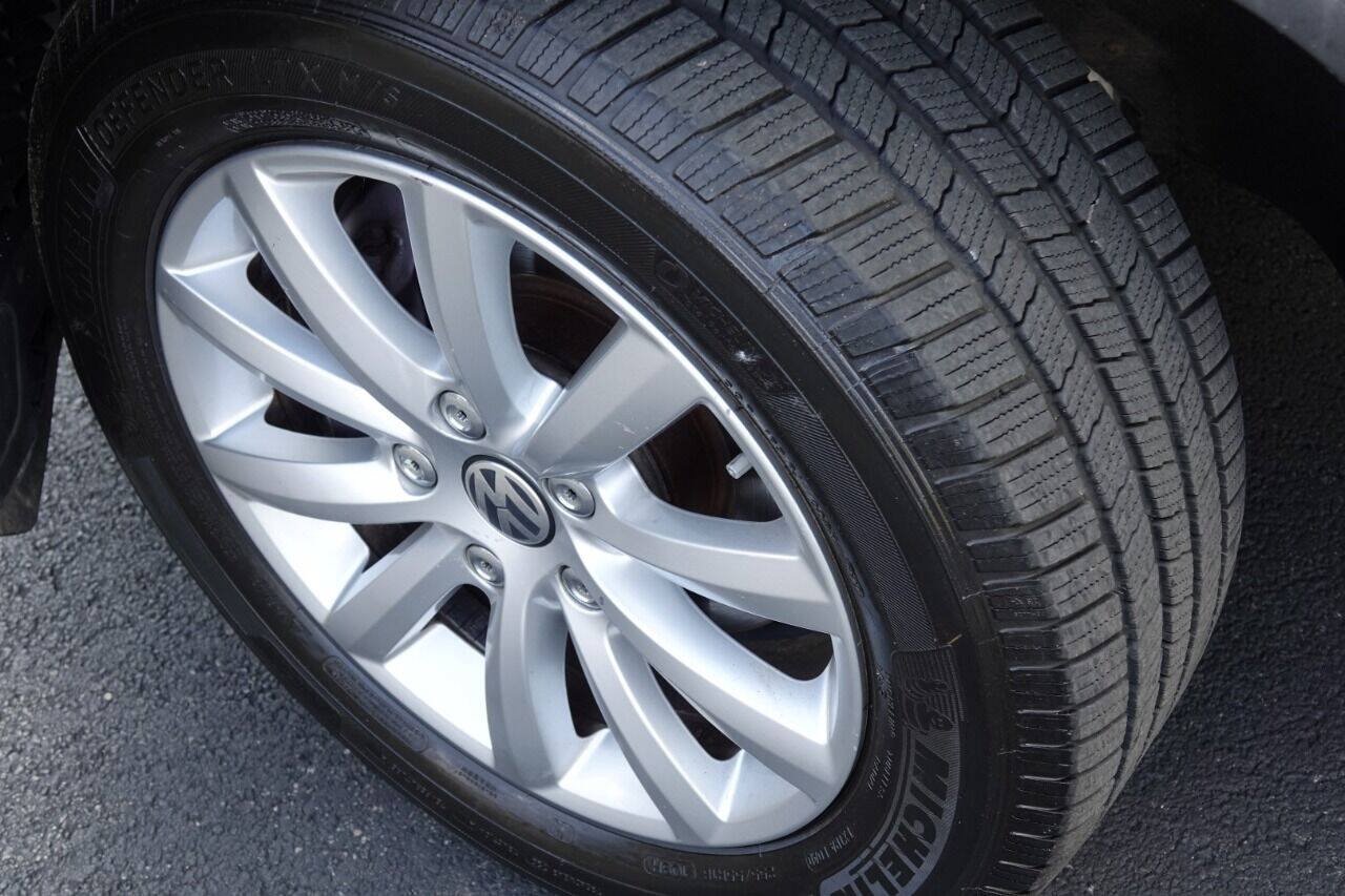 Used 2012 Volkswagen Touareg Sport AWD/4WD image 81