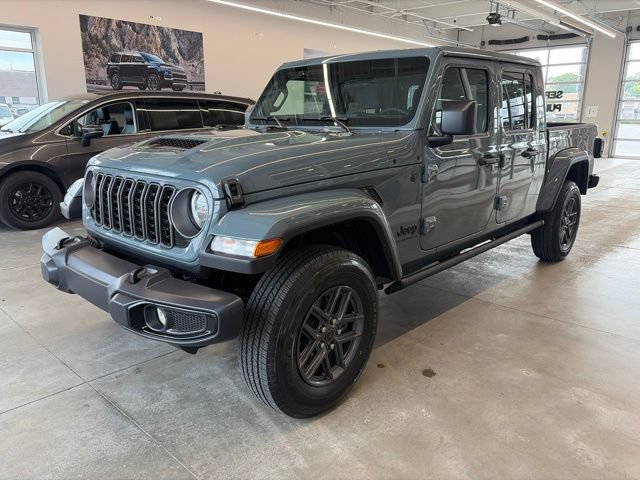 Certified 2025 Jeep Gladiator Sport AWD/4WD image 1